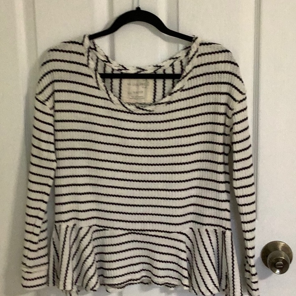 🦋 WE THE FREE, size XS/TP black and white striped top.